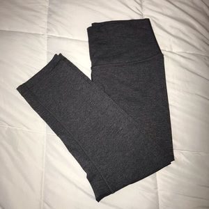 Like-new lululemon cropped grey leggings